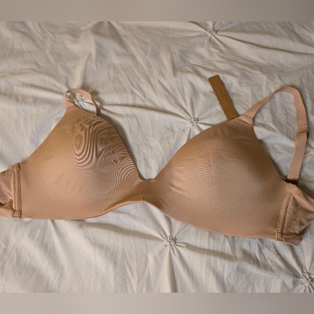 SKIMS T-Shirt Wireless Mica (Tan) Bra 38C
